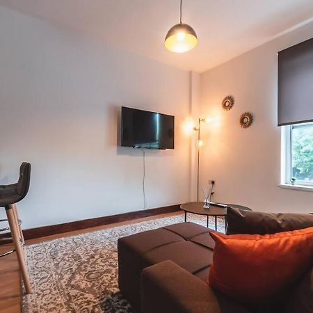 Noir - 2 Bedroom Flat - Sleeps 5 With Parking Southampton Buitenkant foto