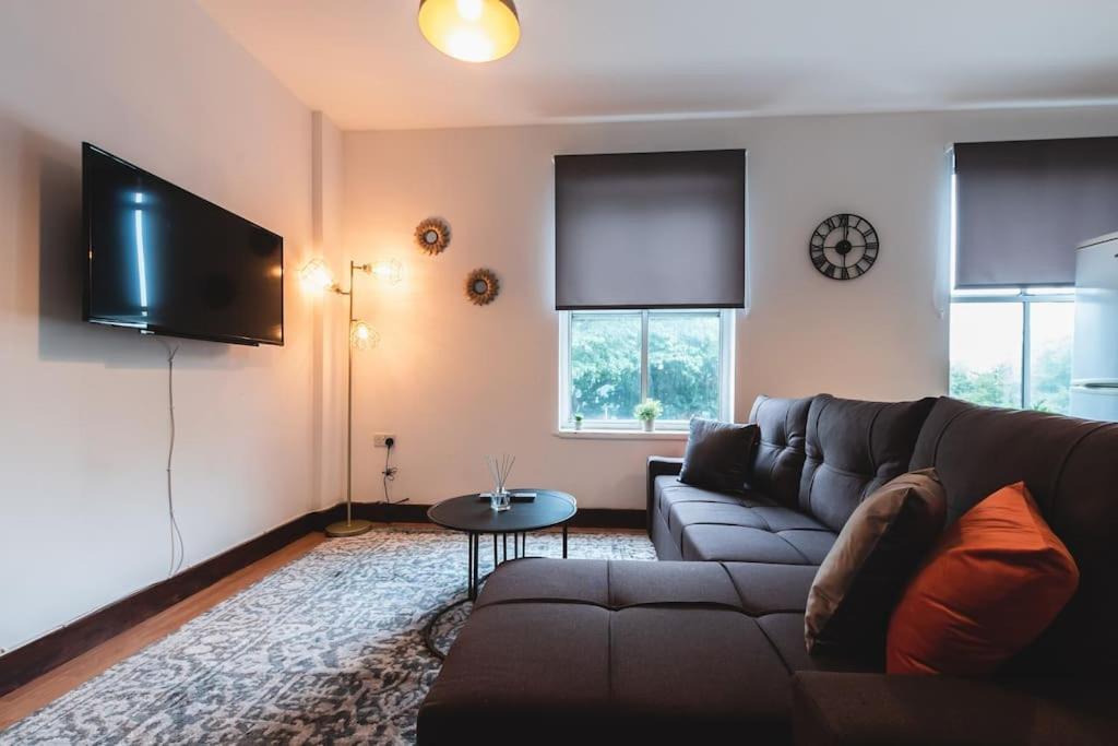 Noir - 2 Bedroom Flat - Sleeps 5 With Parking Southampton Buitenkant foto