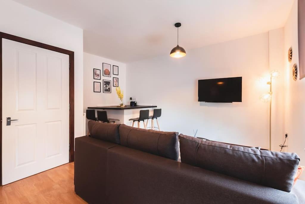 Noir - 2 Bedroom Flat - Sleeps 5 With Parking Southampton Buitenkant foto