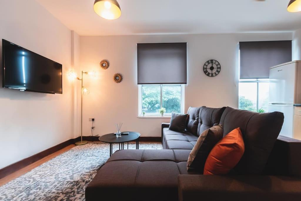 Noir - 2 Bedroom Flat - Sleeps 5 With Parking Southampton Buitenkant foto