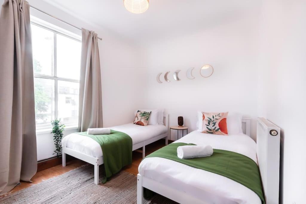 Noir - 2 Bedroom Flat - Sleeps 5 With Parking Southampton Buitenkant foto